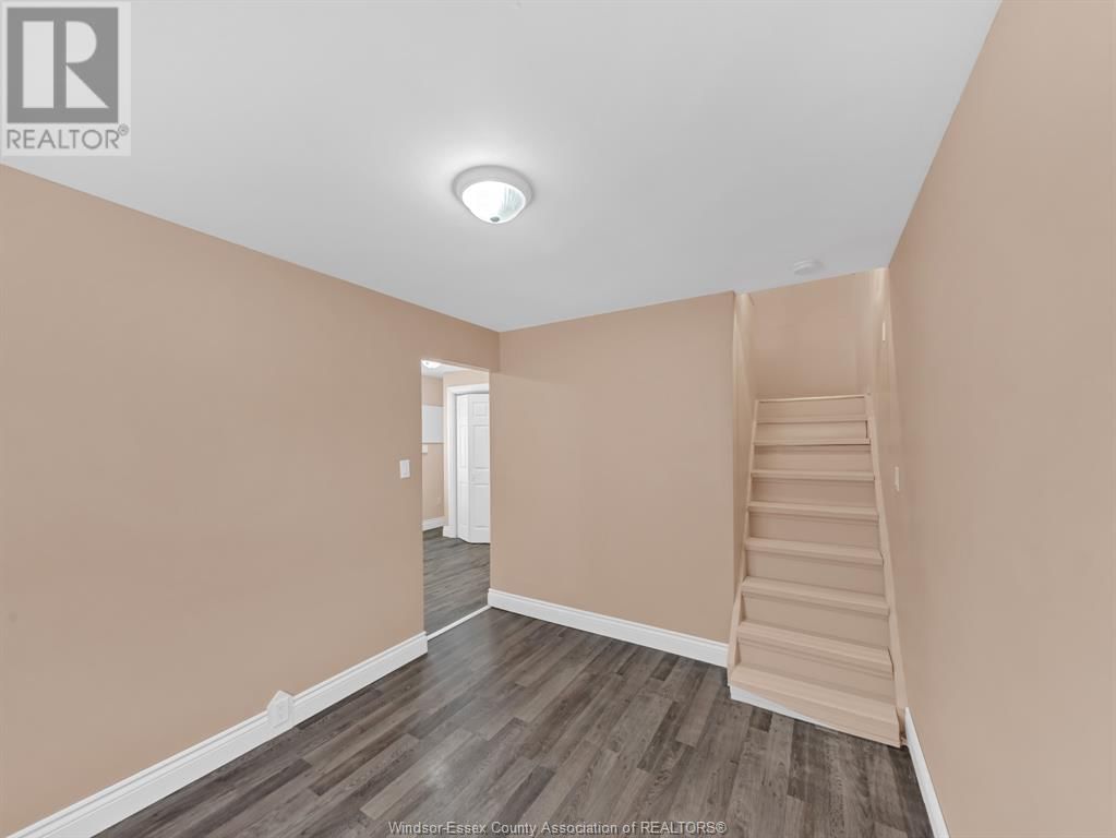 927 ELLROSE AVENUE Image 11