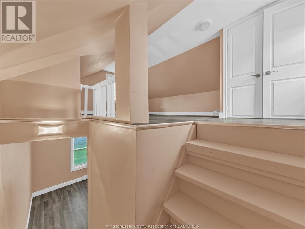 927 ELLROSE AVENUE Image 12