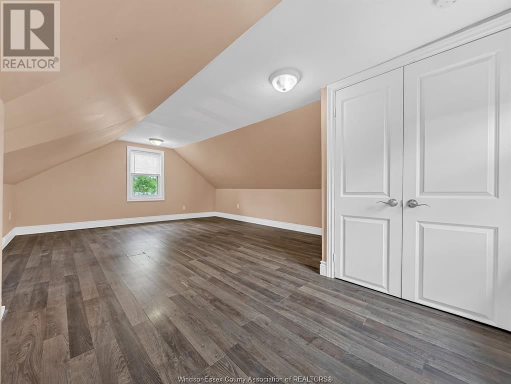 927 ELLROSE AVENUE Image 13