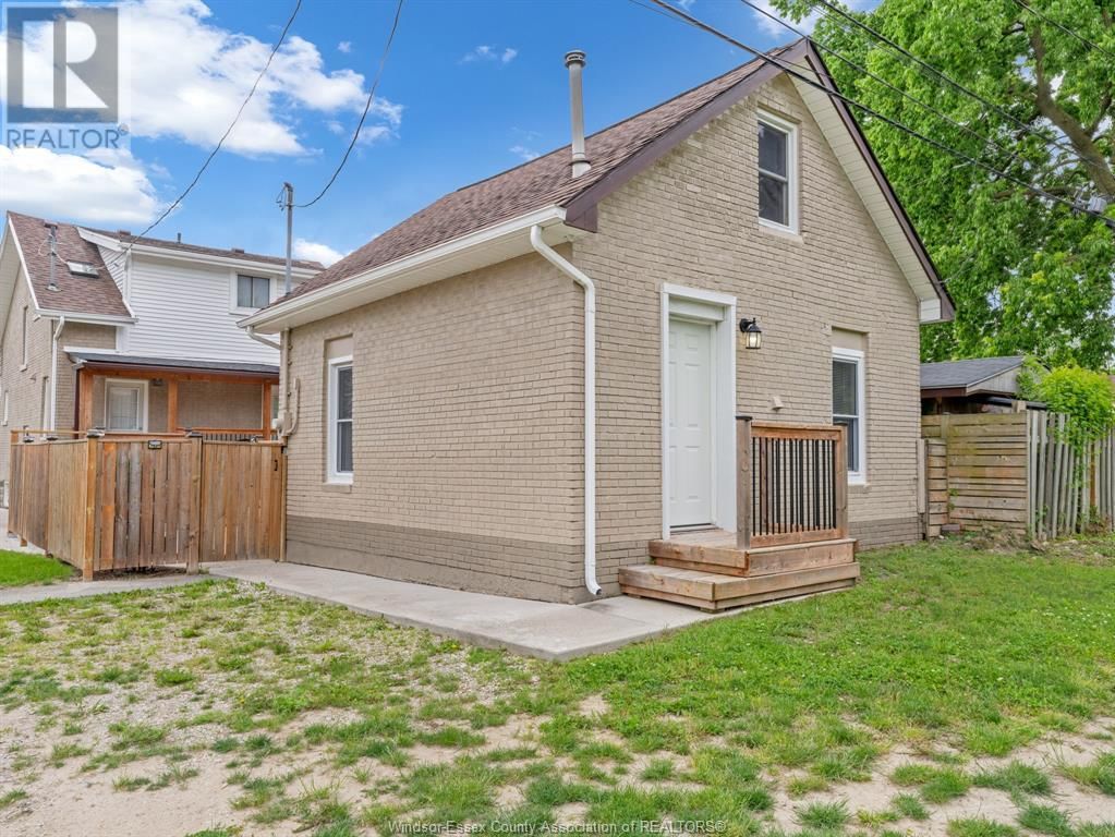 927 ELLROSE AVENUE Image 15
