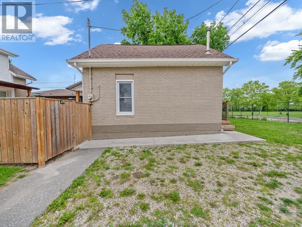 927 ELLROSE AVENUE Image 16
