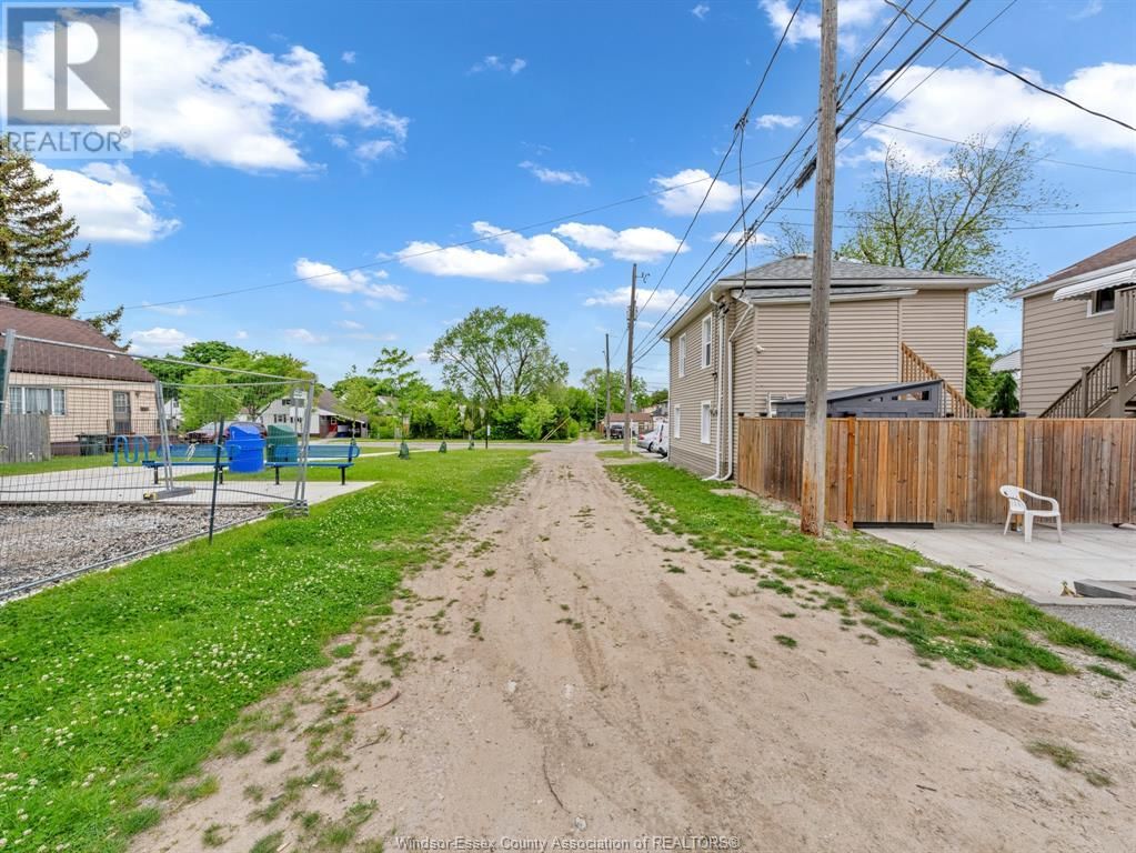 927 ELLROSE AVENUE Image 17