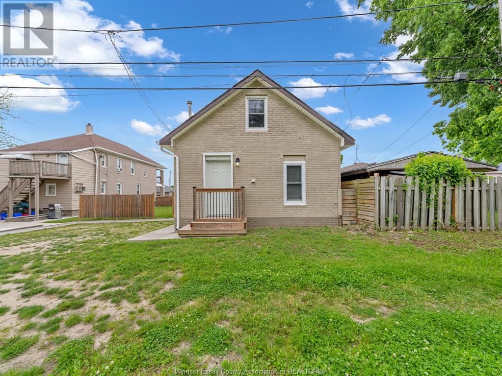 927 ELLROSE AVENUE Image 18