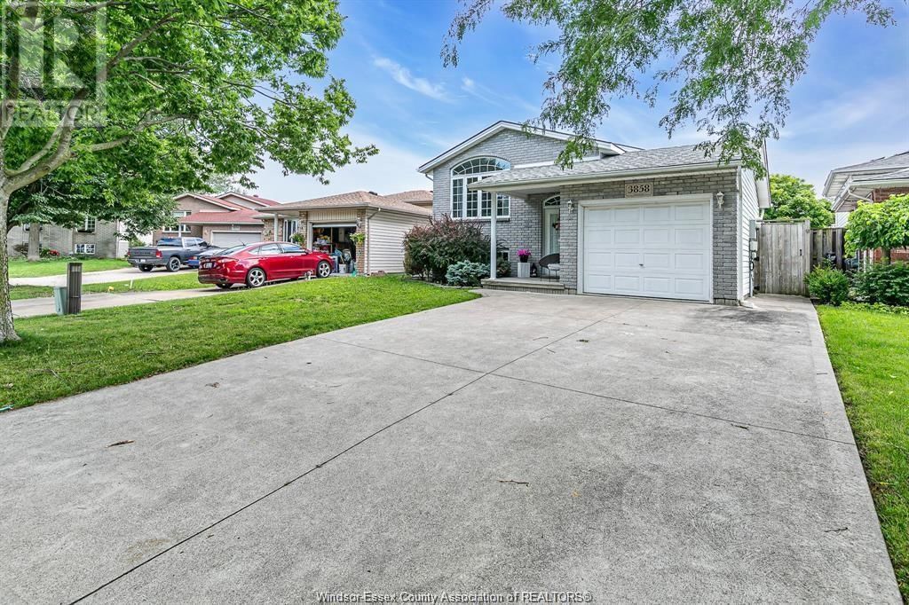 3858 ACORN COURT Image 2