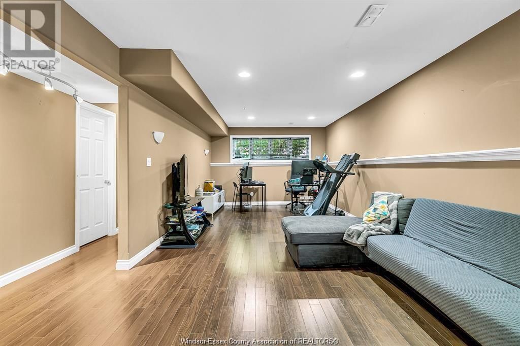 3858 ACORN COURT Image 20