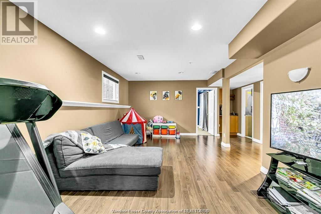 3858 ACORN COURT Image 21