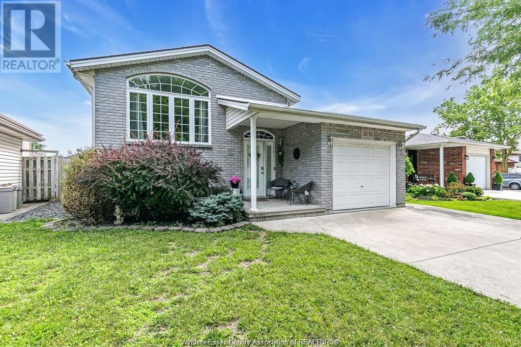 3858 ACORN COURT Image 3
