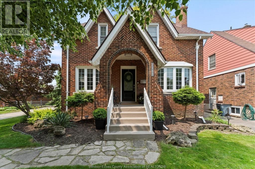 2163 GLADSTONE AVENUE Image 2