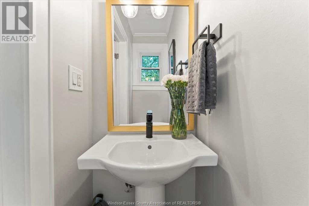 2163 GLADSTONE AVENUE Image 22