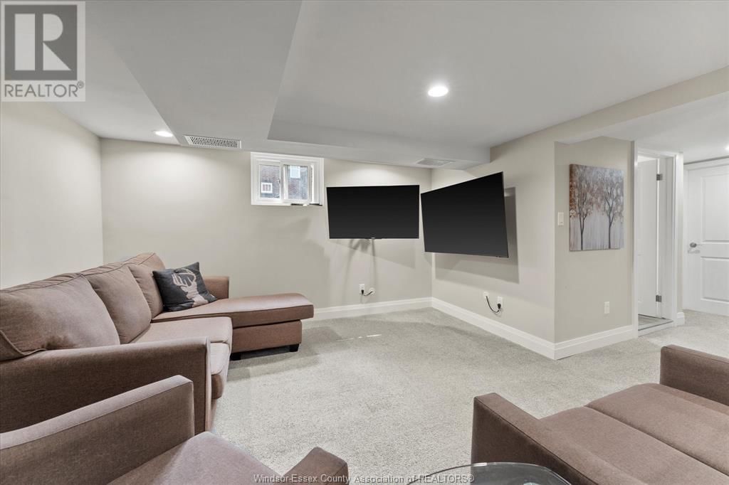 2163 GLADSTONE AVENUE Image 23
