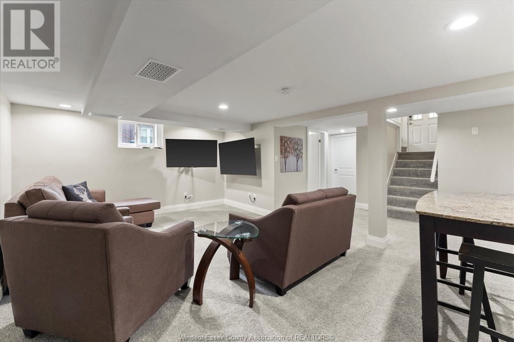 2163 GLADSTONE AVENUE Image 24