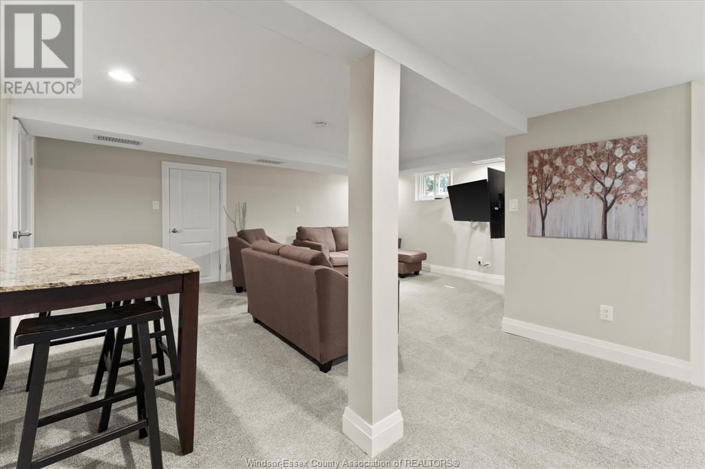 2163 GLADSTONE AVENUE Image 25