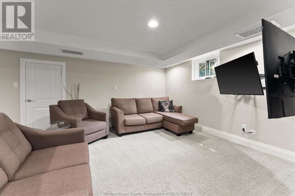 2163 GLADSTONE AVENUE Image 26