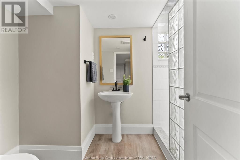 2163 GLADSTONE AVENUE Image 29