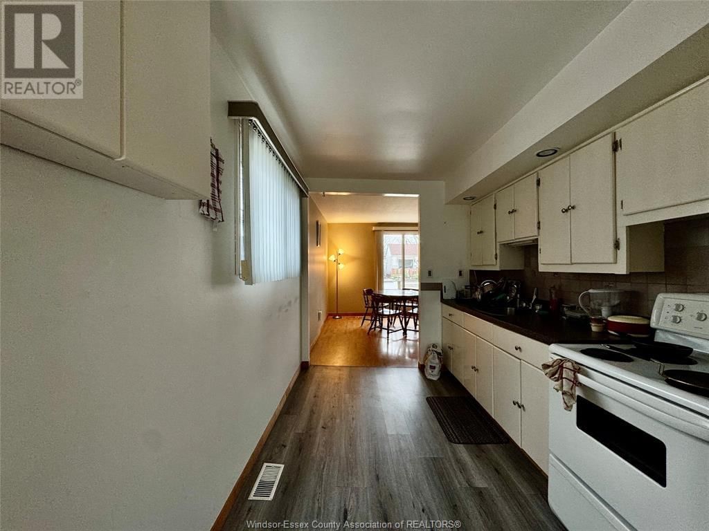 3651 BARRYMORE LANE Image 8