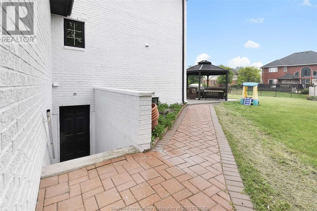 2865 TRAFALGAR COURT Image 49