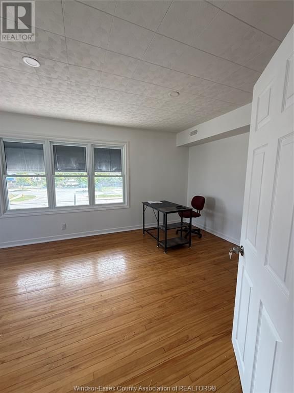 UPPER - 2783 HOWARD AVENUE Image 13