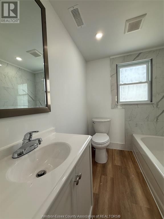 UPPER - 2783 HOWARD AVENUE Image 15