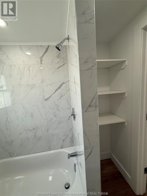 UPPER - 2783 HOWARD AVENUE Image 16