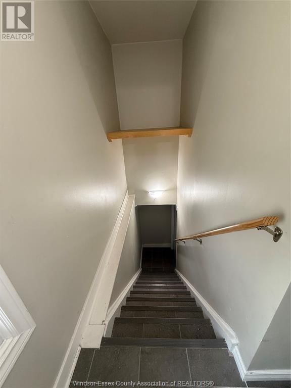 UPPER - 2783 HOWARD AVENUE Image 6