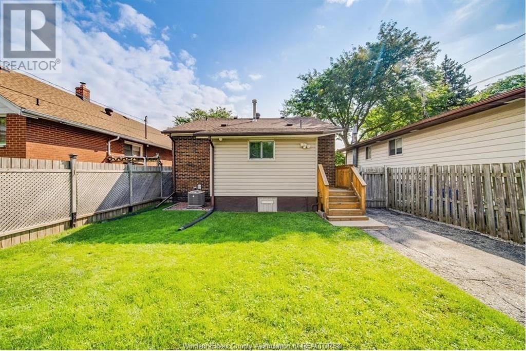 1197 MCKAY AVENUE Image 31