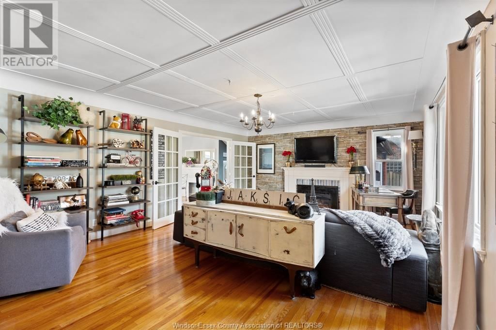 2464 GLADSTONE Image 19