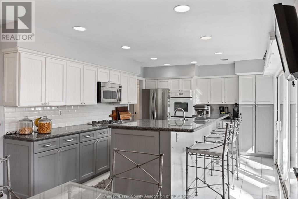 2464 GLADSTONE Image 23