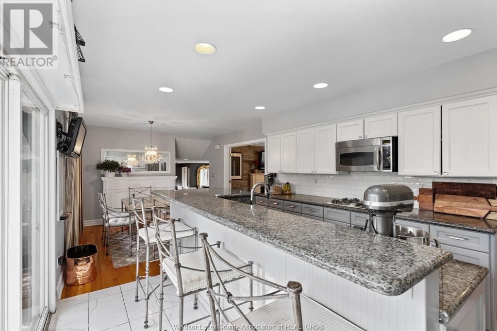 2464 GLADSTONE Image 24