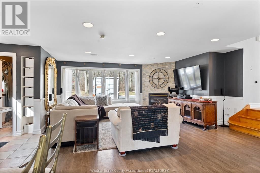 2464 GLADSTONE Image 26