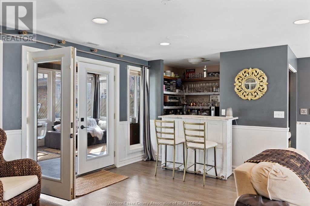 2464 GLADSTONE Image 27