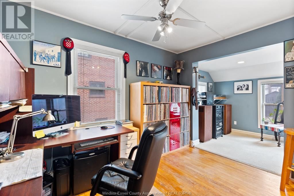 2464 GLADSTONE Image 34