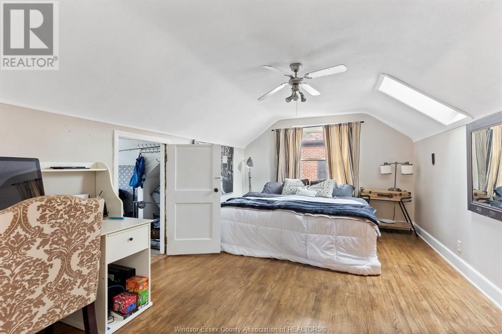 2464 GLADSTONE Image 36