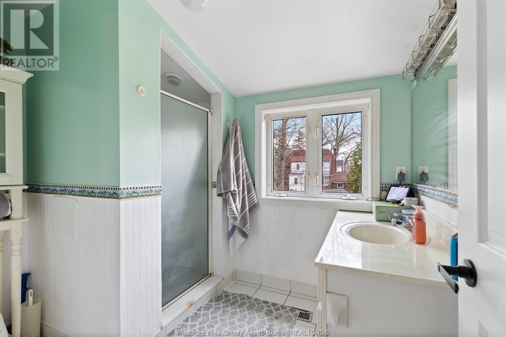 2464 GLADSTONE Image 38