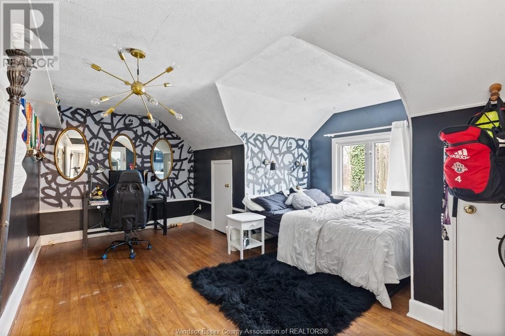2464 GLADSTONE Image 40