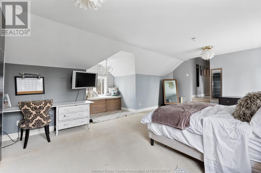 2464 GLADSTONE Image 42