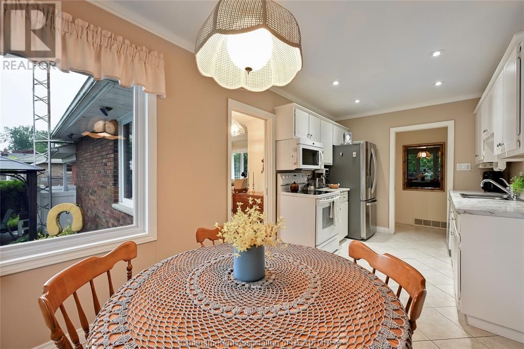 21 WINDSOR DRIVE Image 10