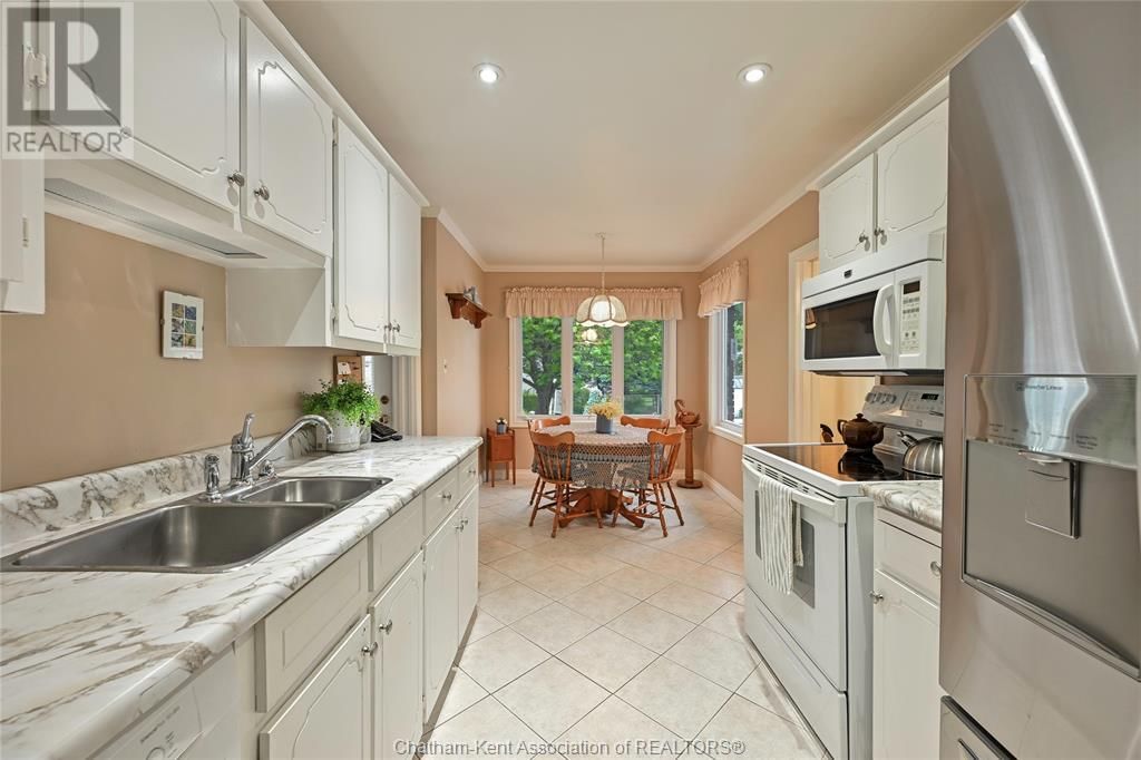21 WINDSOR DRIVE Image 11