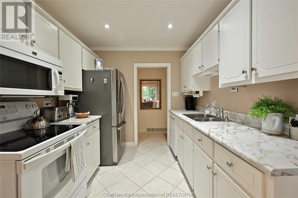 21 WINDSOR DRIVE Image 12