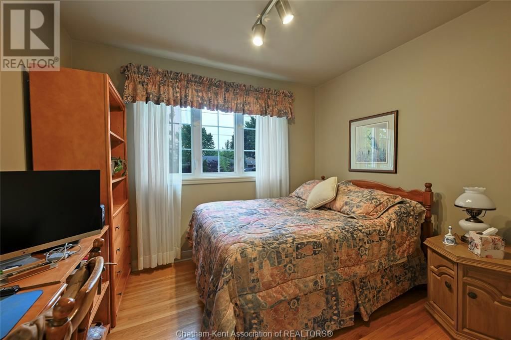 21 WINDSOR DRIVE Image 17