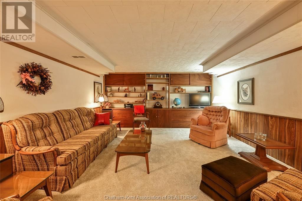 21 WINDSOR DRIVE Image 18