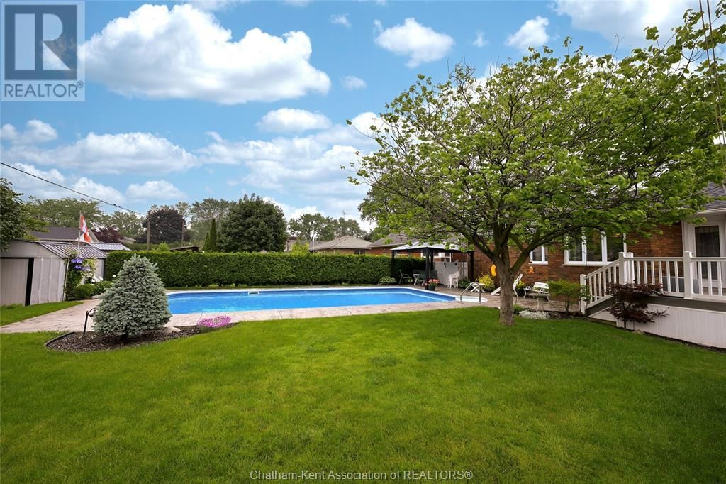21 WINDSOR DRIVE Image 30