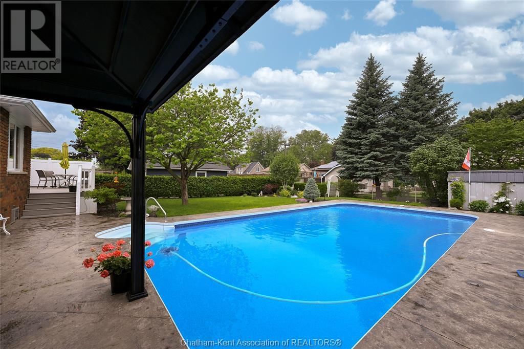 21 WINDSOR DRIVE Image 31