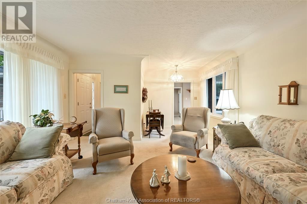 21 WINDSOR DRIVE Image 8