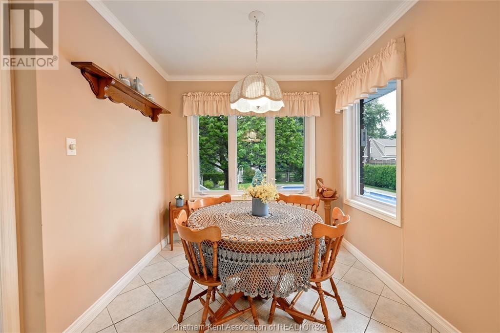 21 WINDSOR DRIVE Image 9