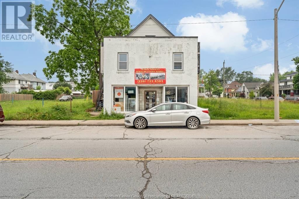 1022 WYANDOTTE STREET WEST Image 1