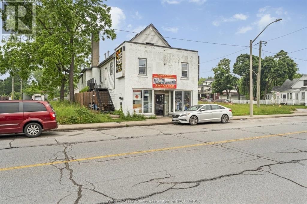 1022 WYANDOTTE STREET WEST Image 2