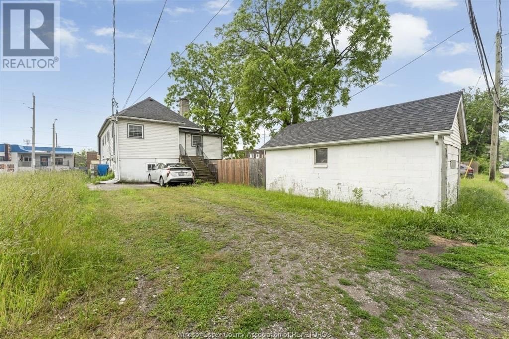 1022 WYANDOTTE STREET WEST Image 20