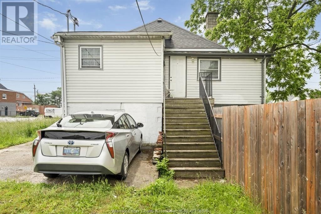 1022 WYANDOTTE STREET WEST Image 21