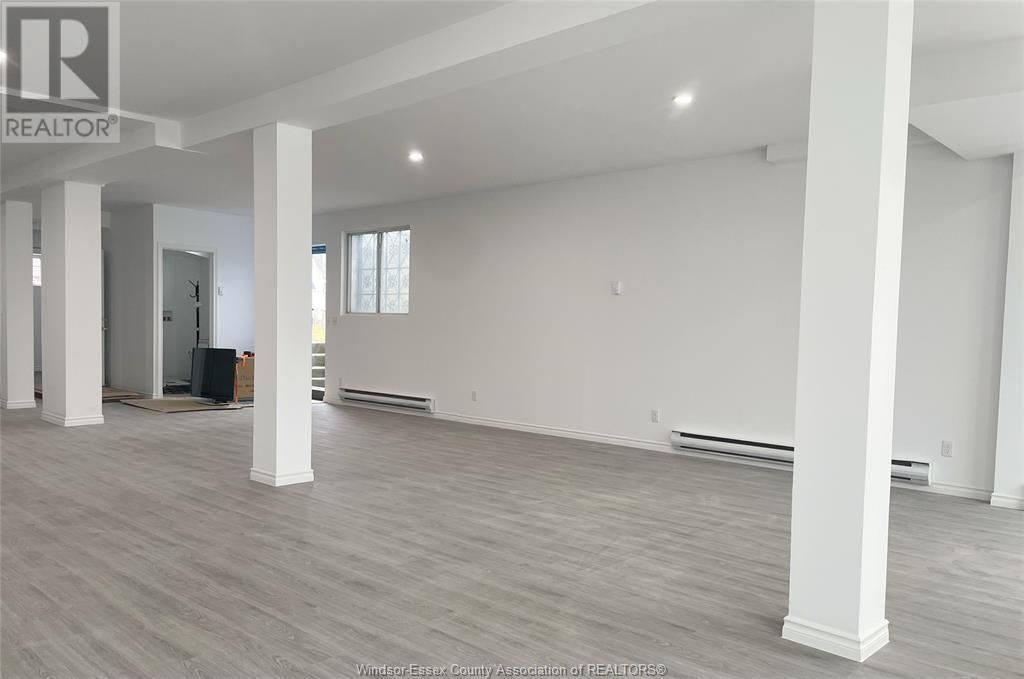 1022 WYANDOTTE STREET WEST Image 7
