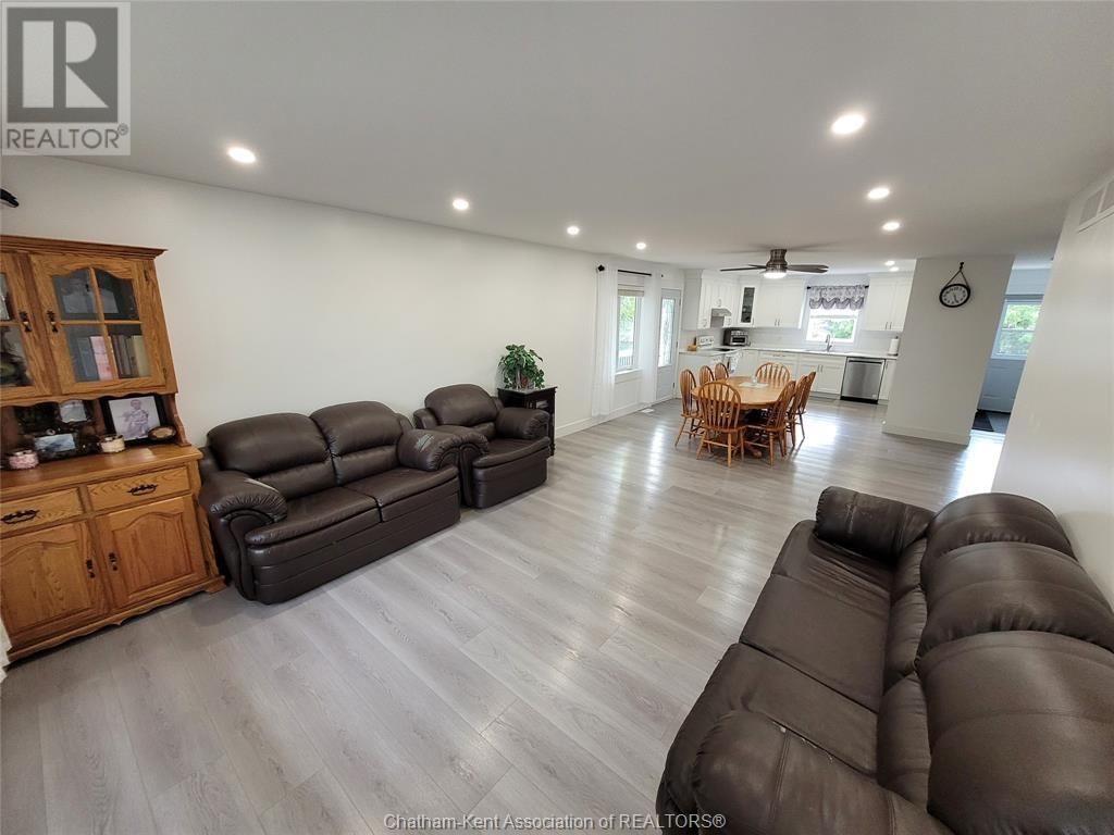 13355 JANE STREET Image 9
